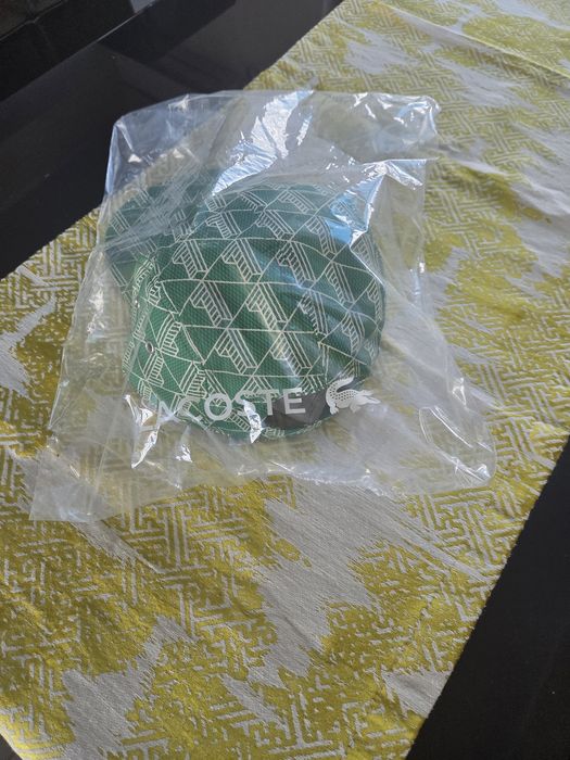 Șapcă lacoste,  mărimea L, nouă,  preț 120 roni