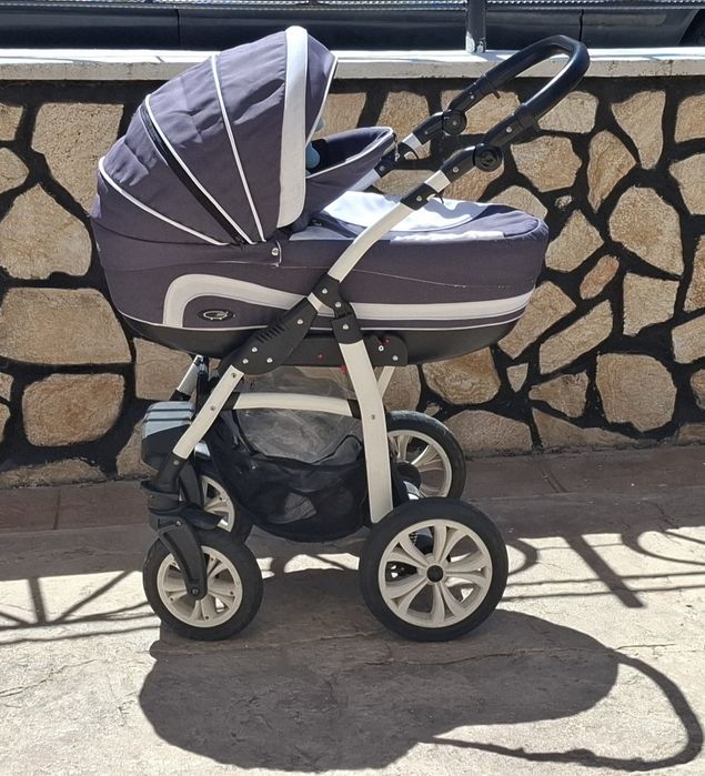 Бебешка количка с два коша