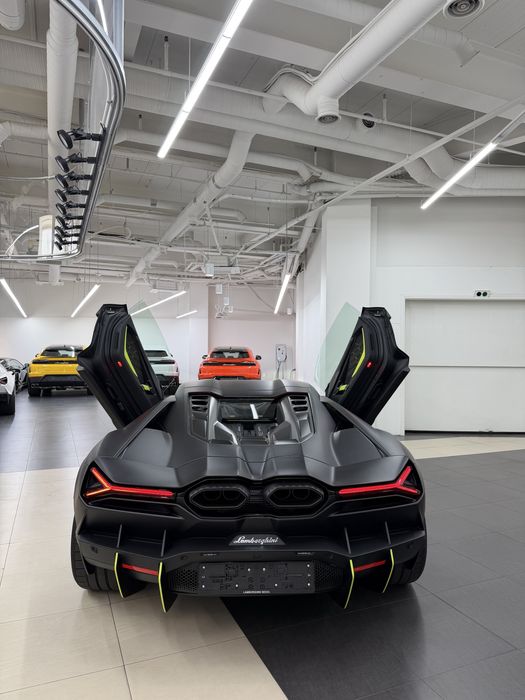 Lamborghini Revuelto 2026