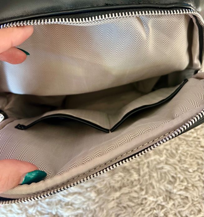 Раница голяма и много удобна!Нова!