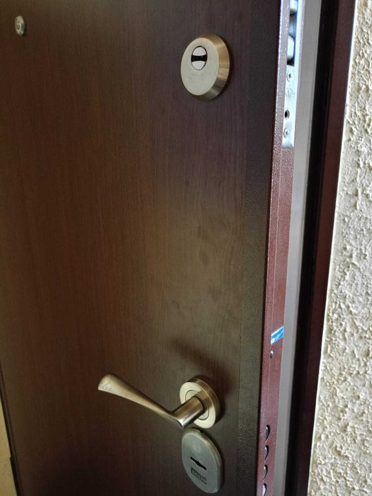 Блиндирана врата