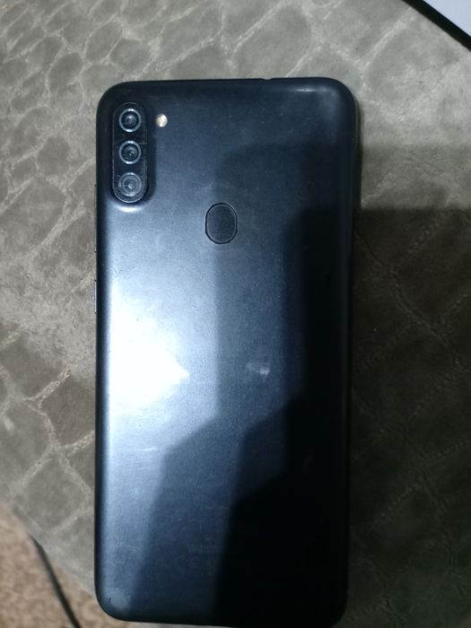 Продам телефон Самсунг гелекси а11