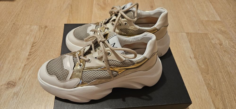 Adidasi Musette mărimea 38