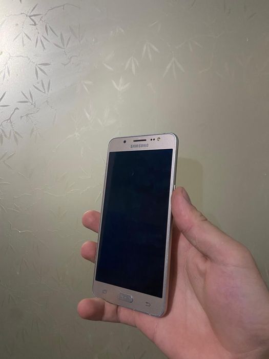 Продам телефон ж5