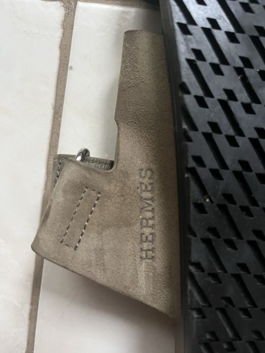 Papuci Hermes.