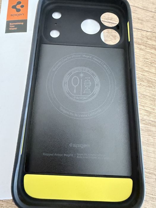 Spigen rugged armor iphone 17 pro max