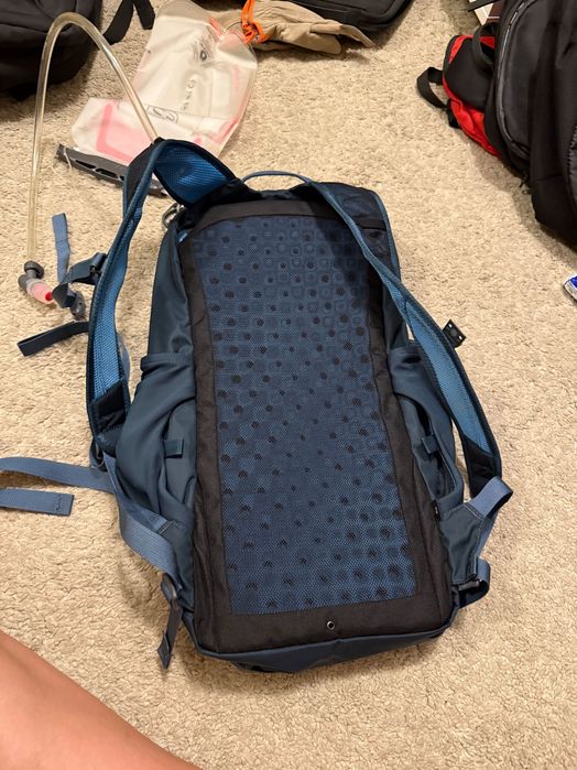 Osprey Skarab 18 + rezervor hidratare – stare foarte bună