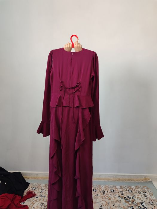 Әйелдерге арналған көйлек пен сарафан сатылады