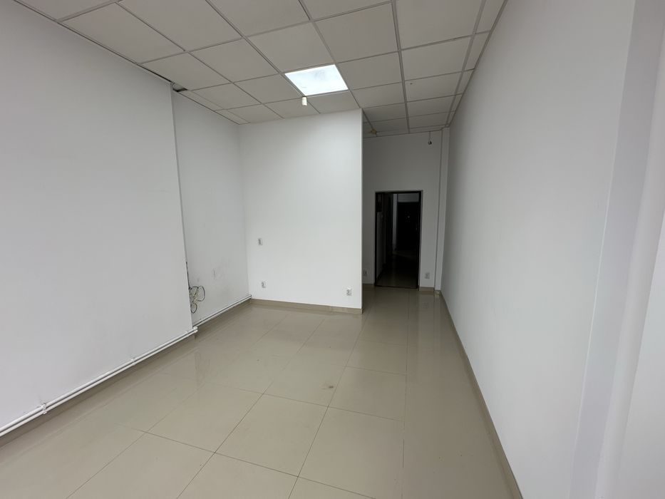 Închiriez spatiu comercial