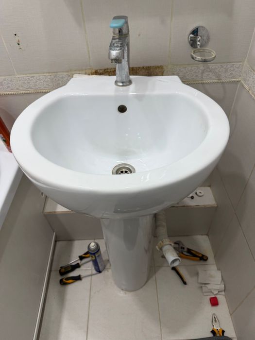 Продается раковина тюльпан с зеркалом