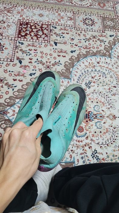 Продам футбольные бутсы