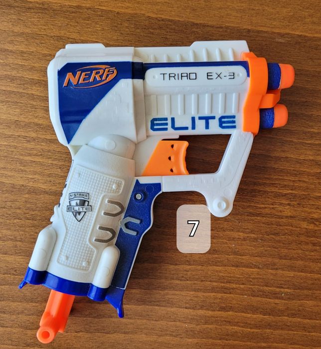 Vând jucării nerf, folosite, dar aflate în stare foarte bună.