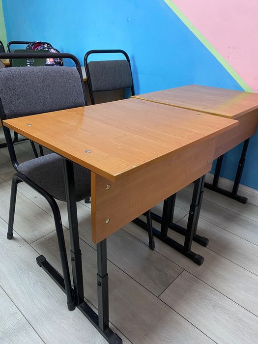 Продам стол и стулья недорого
