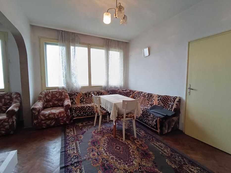 Четиристаен апартамент в кв. Акация