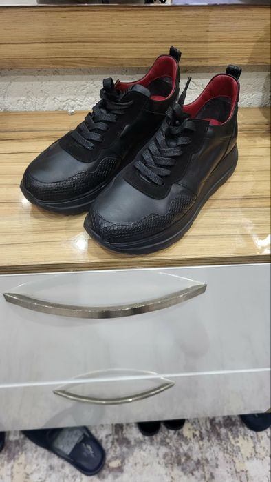 Маратонки  естествена кожа