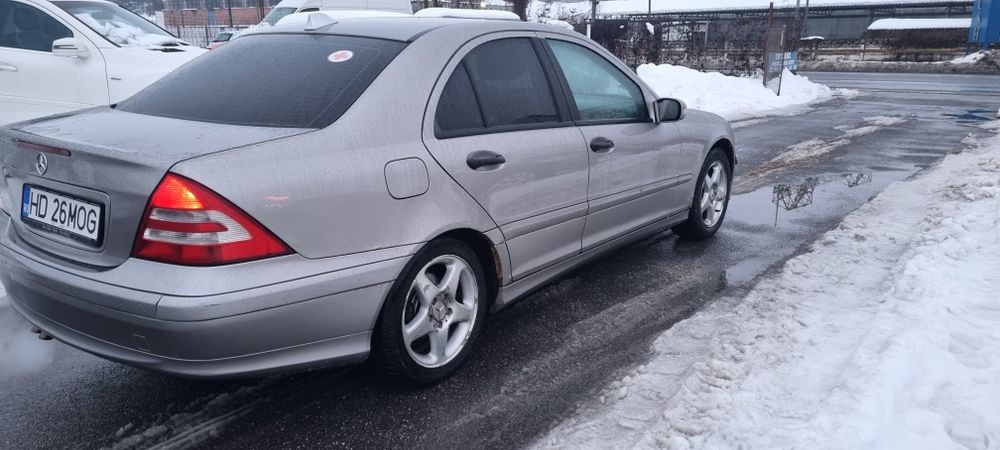 Mercedes C 180 Benzina și Gaz