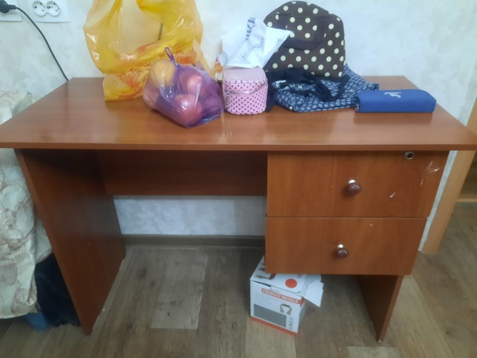 Стол письменный с тумбами