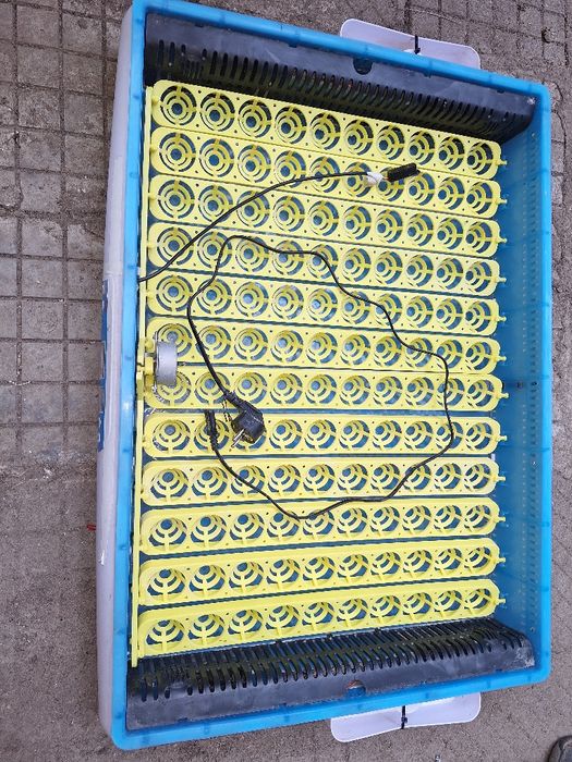 Инкубатор за 120 яйца  H-120