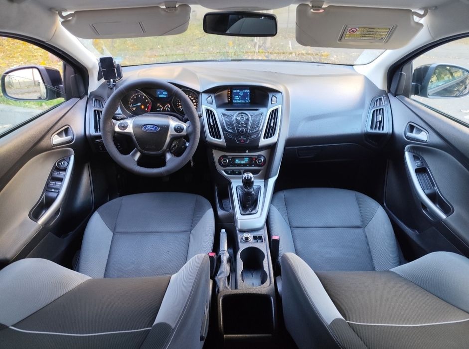 FORD Focus 2011 — imagine 5