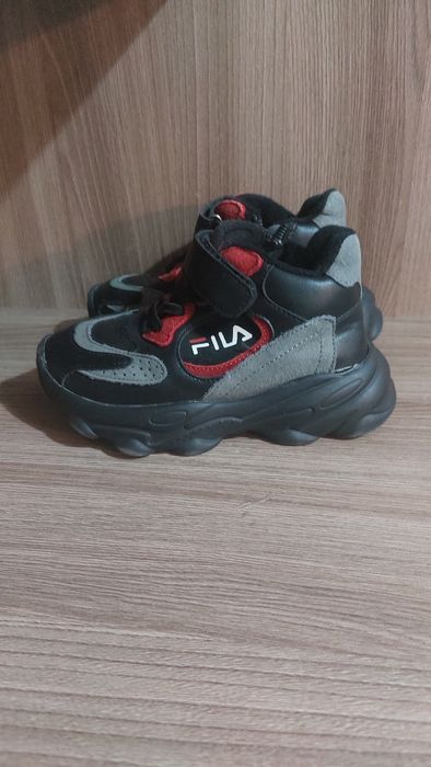 Три пары обуви на мальчика/девочку