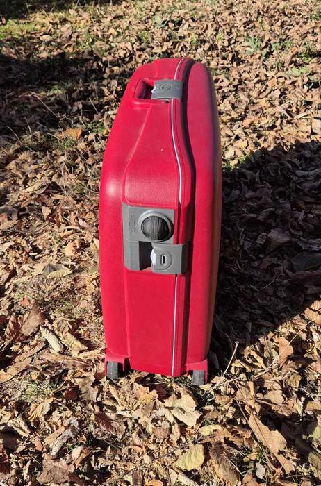 Куфар Roncato, твърд, червен, с тройно закопчаване и заключване