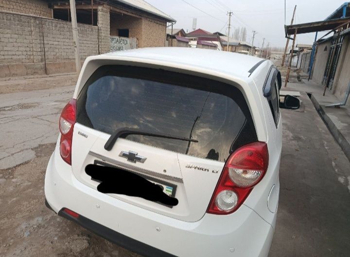 Спарк белый, третий позиции