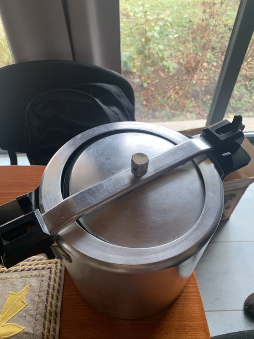 Тенджера под налягане