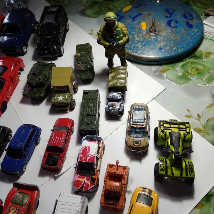 Продам модельки машинок
