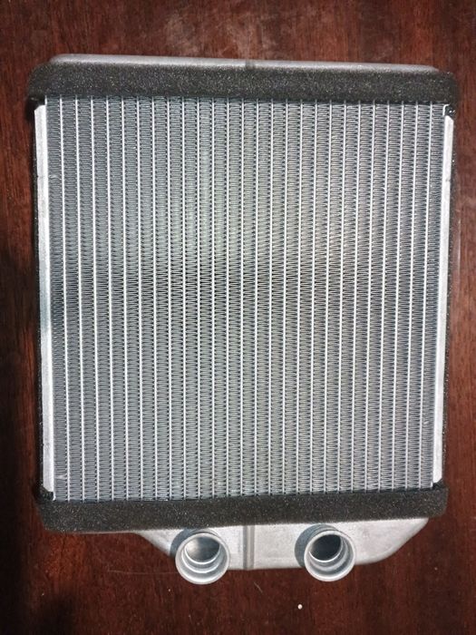 Продам радиатор печки на Ипсум 10000 торг