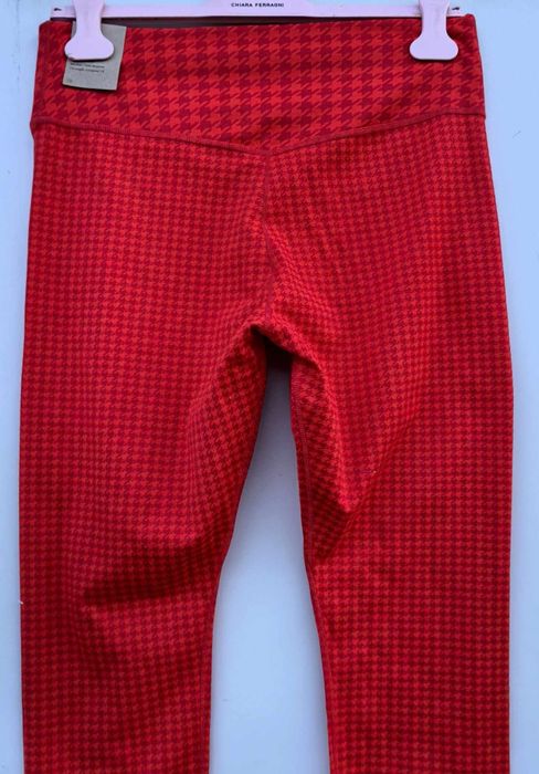 Nike оригинален дамски клин нов Л размер