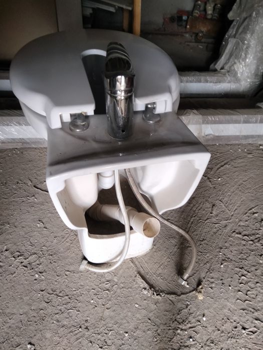 Бидэ 2 штуки в отличном состояний