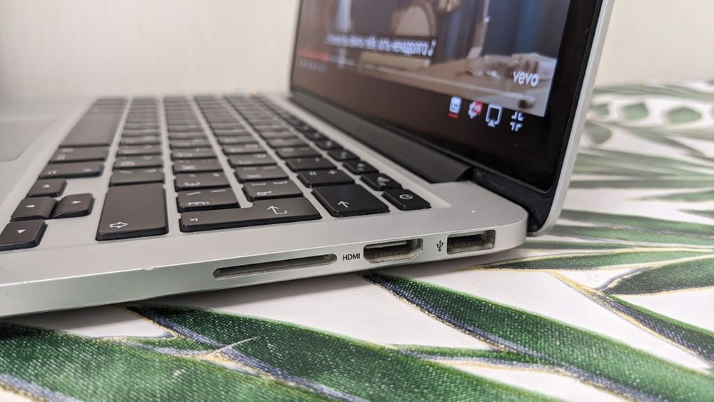 MacBook pro 13 inch 2015 mid 256gb