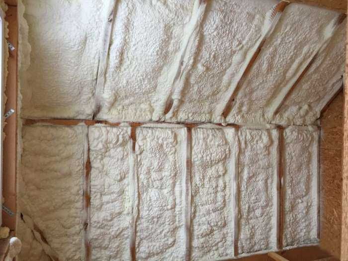 Teploizolatsiya gidroizolyatsiya tom, mansarda, podvol pena sepish PPU