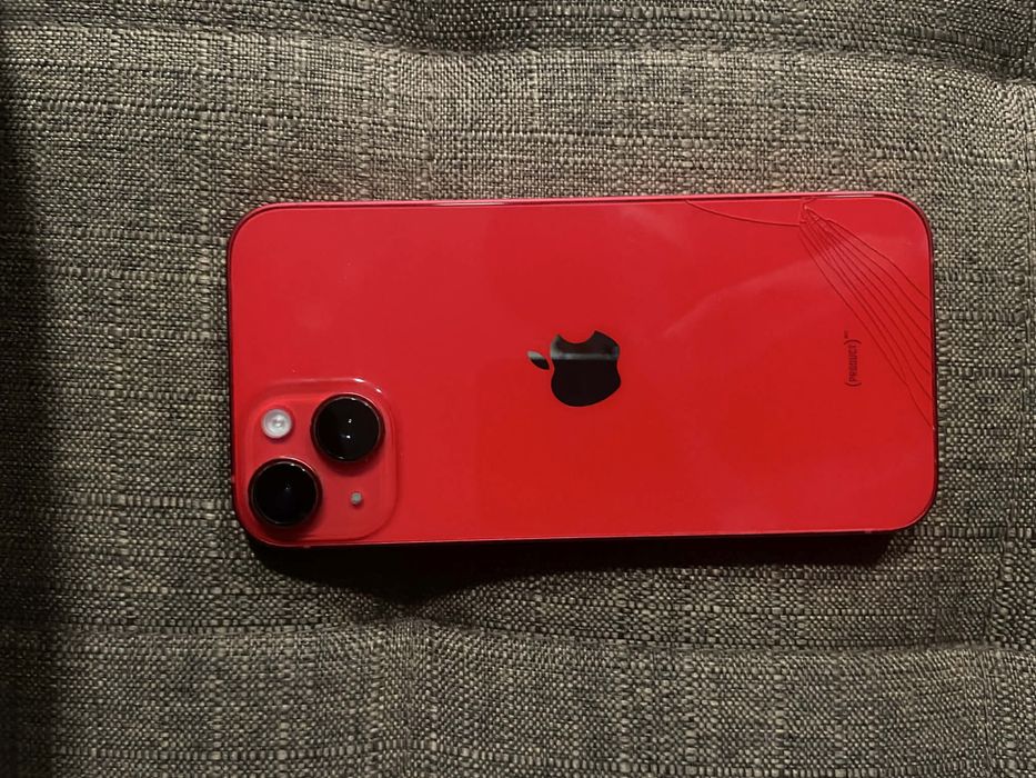 Vand iphone 14 e fisurat pe spate