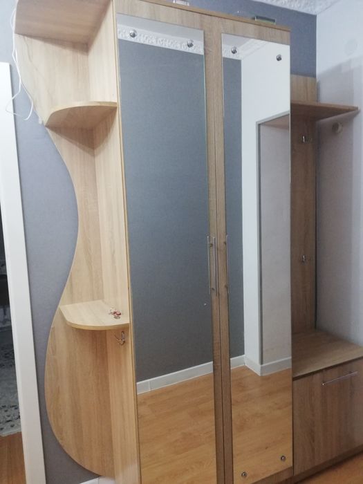 Продам прихожий шкаф  с зеркалом