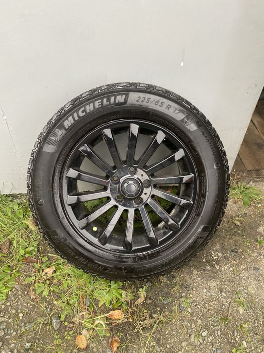 Продам зимний комплект колес