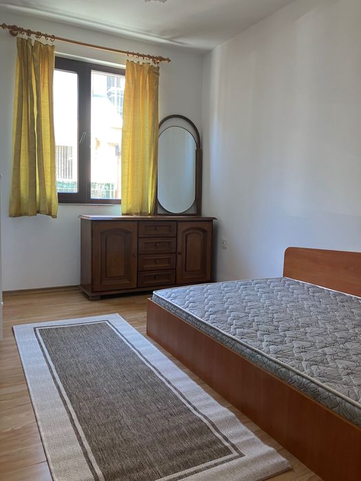 Тристаен апартамент под наем в центъра