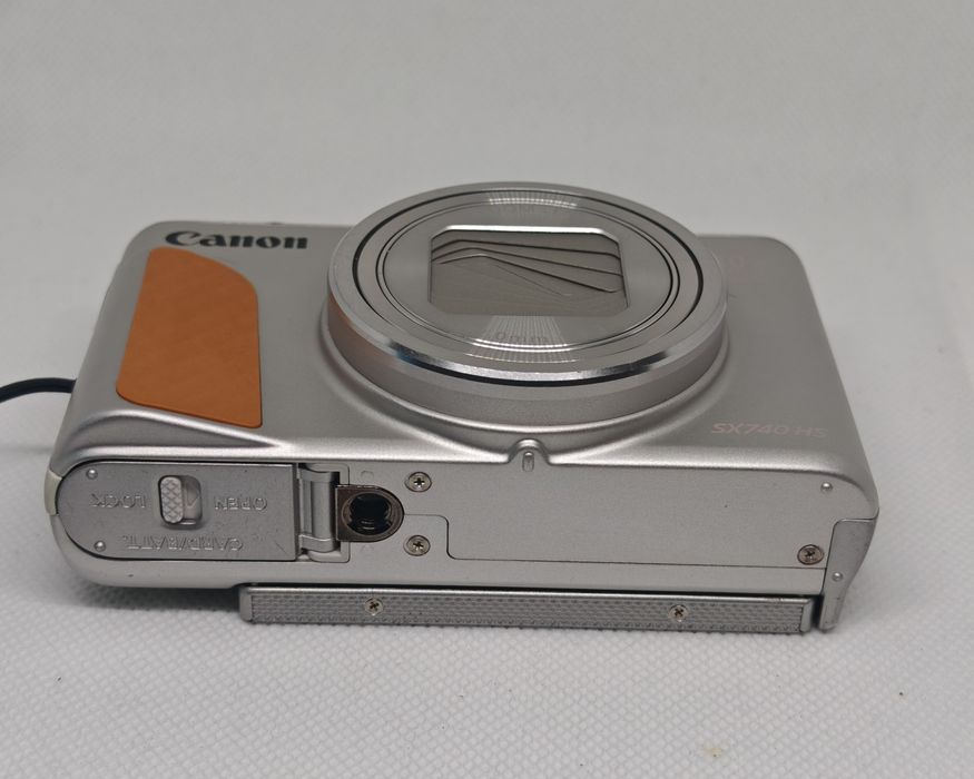 Canon PowerShot SX740 HS – 40x Zoom, 20 MP, Wi-Fi