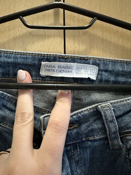 Дамски дънки с декоративни елементи