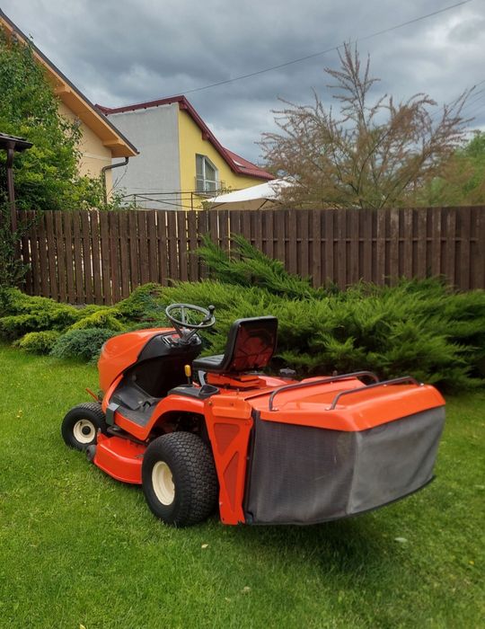Tractor de tuns iarba