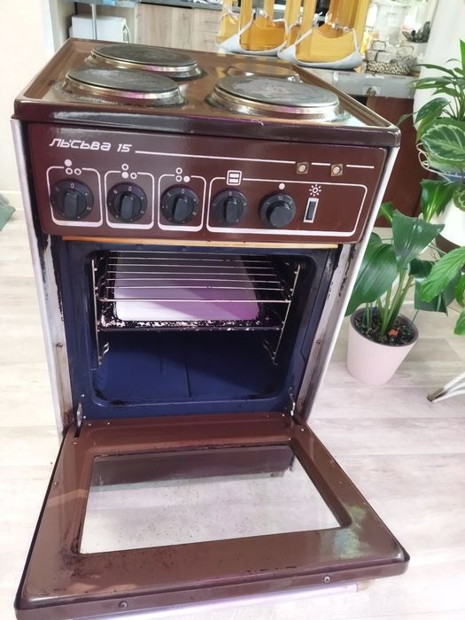 Электро плита с духовкой