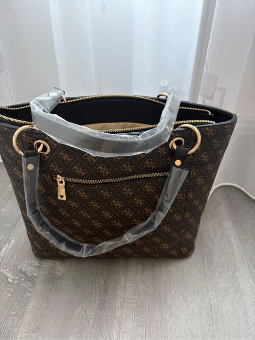 Vand geanta noua guess