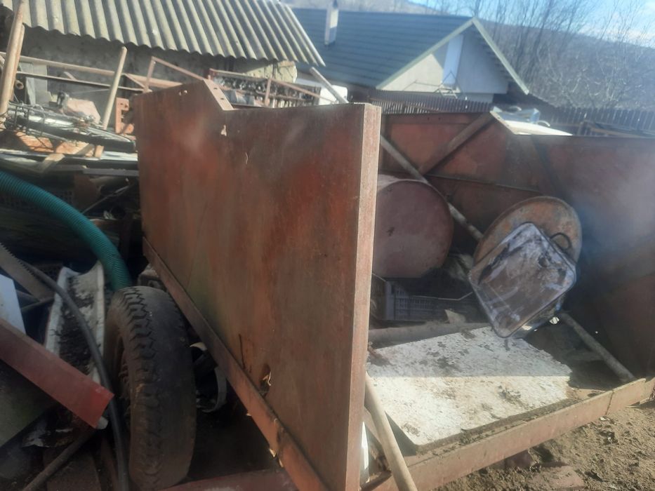 2 remorci 1 cu un ax cealalta 2 axe