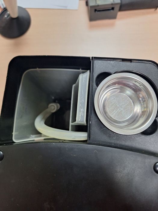 Продавам кафе машина DELONGHI