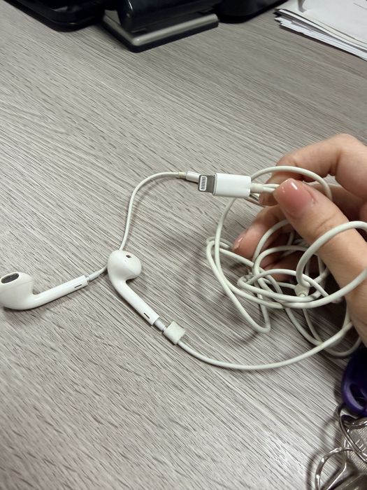 Продам наушники проврдные оригинал