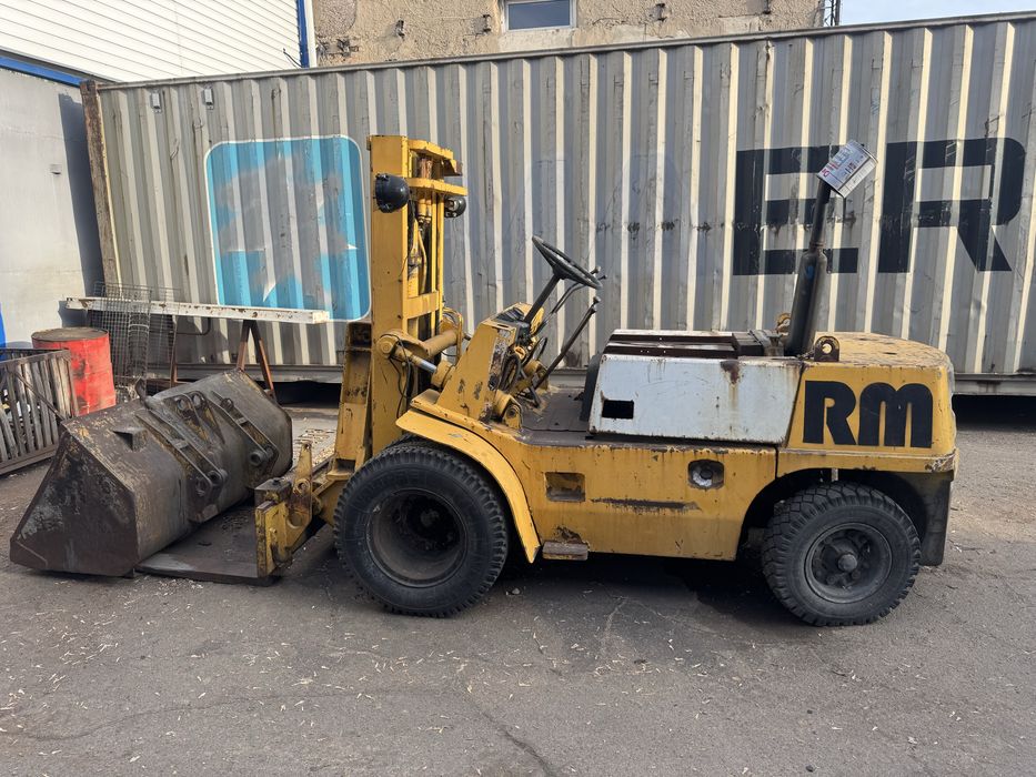 Погрузчик вилочный