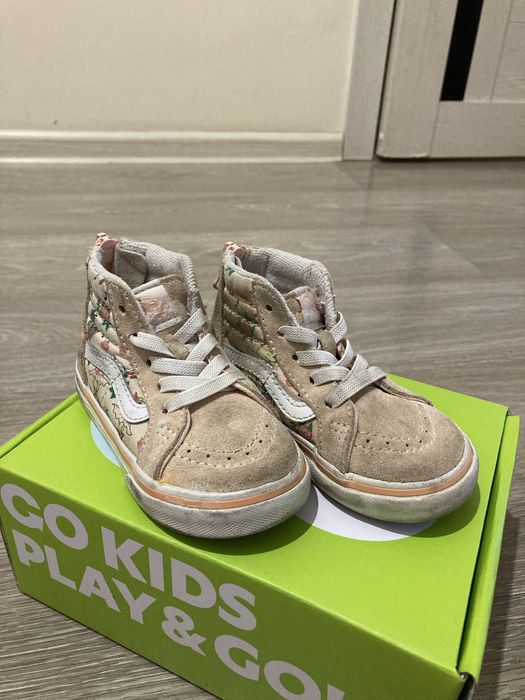 Отдам кеды для девочки 22 размера. Vans