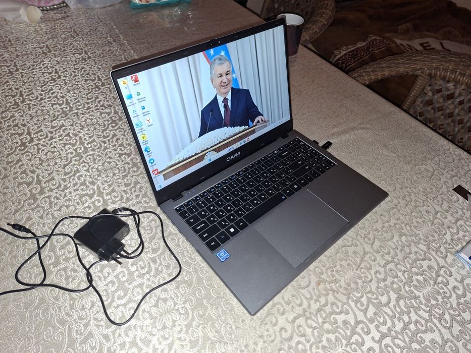 Noutbuk sotiladi, holati ideal.