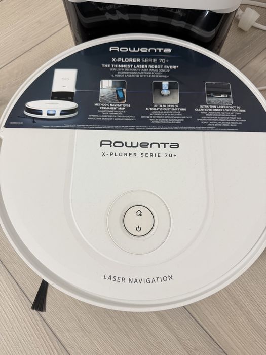 Aspirator robot Rowenta cu statie de incarcare si functie de spalare
