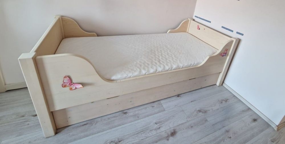 Vand pat pentru copii din lemn de brad si saltea